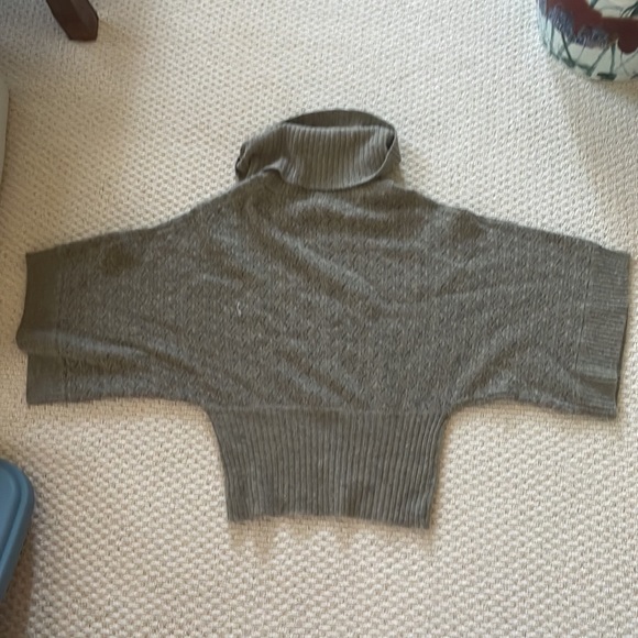 Kenar Petite 71% wool 21% rabbit hair knitted Sweater with Kimono Sleeves - Picture 4 of 4